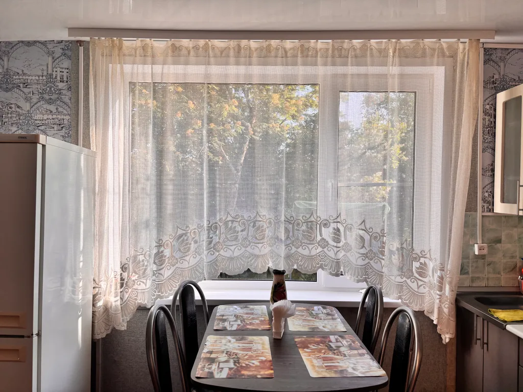 Уютный дом на берегу реки