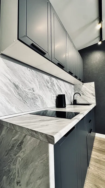 Студия с видом на город