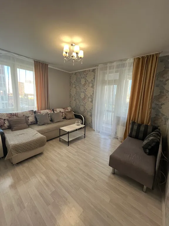 Квартира Просторная двушка в пешей доступности ТЦ Планета с раздельными комнатами — Красноярск