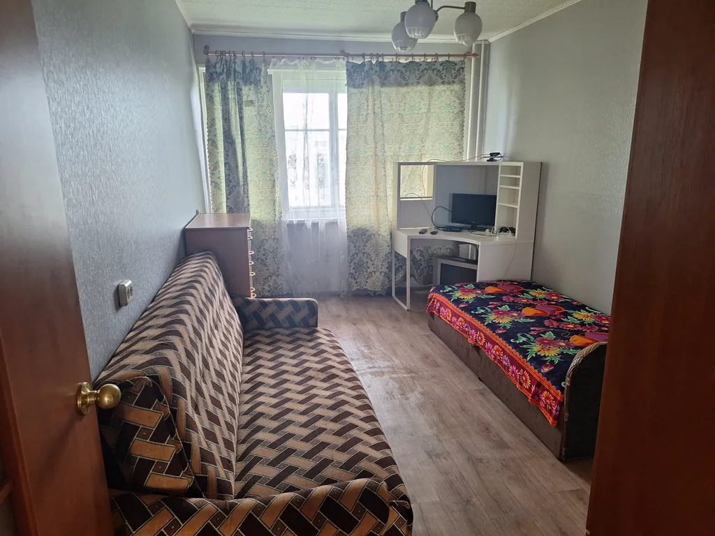 Квартира Трёхкомнатная квартира в удобном месте, рядом вокзал и автостанция — Тихвин