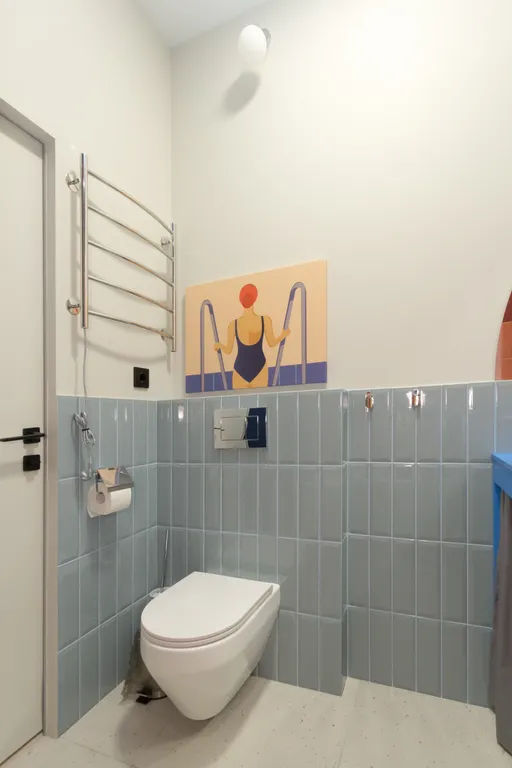 Величественная сталинка на набережной вокруг достопримечательностей