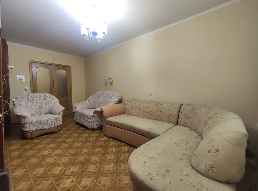 Квартира 3-комнатная квартира ochre apartament у Нефтегазового университета — Тюмень