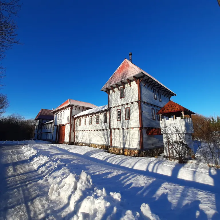 Дом-замок для большой компании
