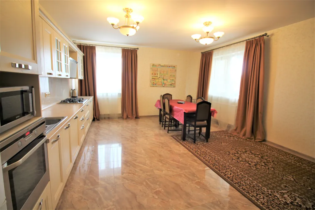 8-комнатный Дом