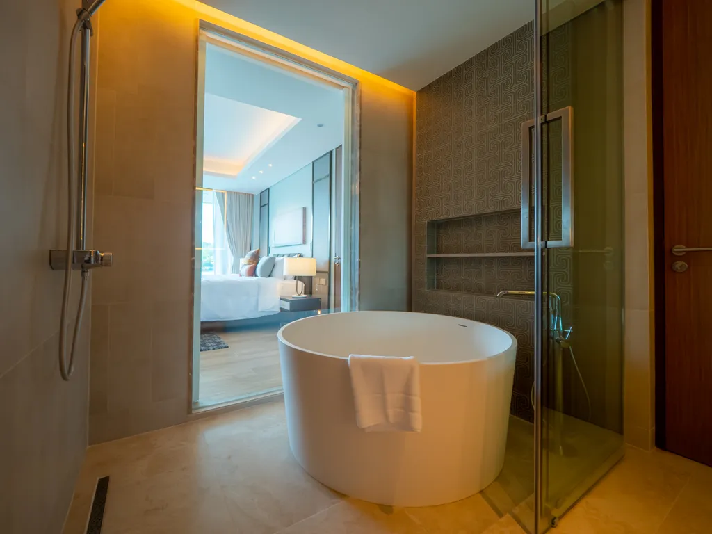 Angsana Oceanview Apartments with jacuzzi in Laguna area N122