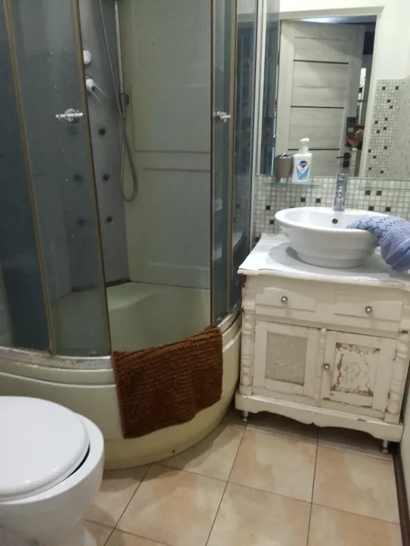 Часть дома с двором и мангалом