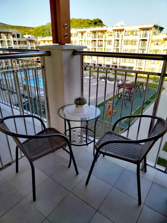 Уютная студия с террасой с видом на горы и бассейны