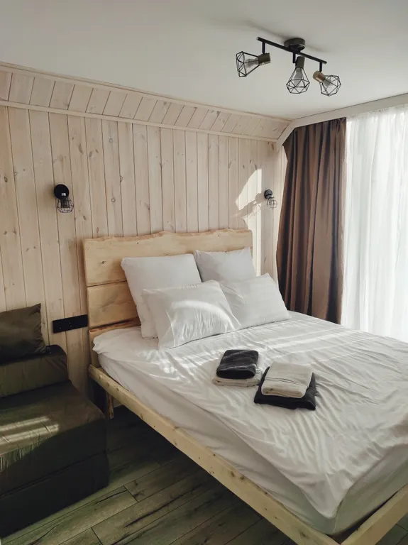 Биг-Лодж с панорамными окнами на Алтае