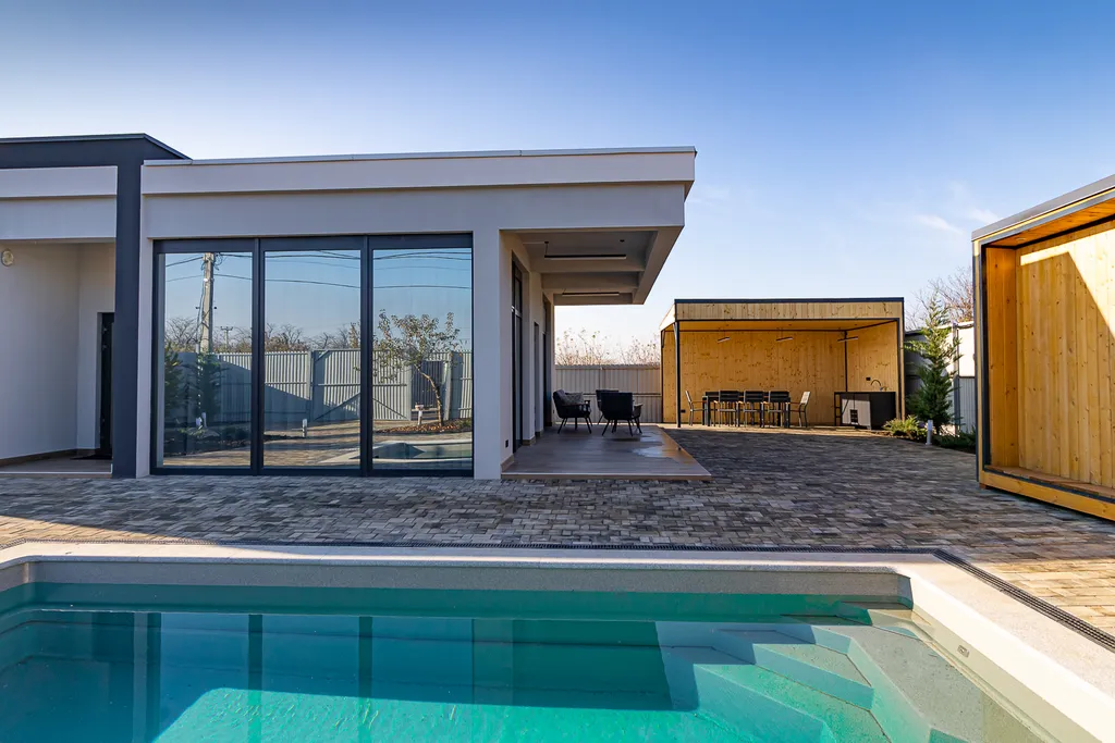 Клёвый дом с бассейном и баней