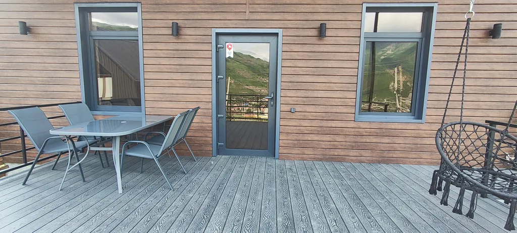 Коттедж с видом на горы и террасой