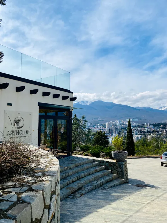 Апарт с видом на море и горы с подогреваемым бассейном и барбекю зоной