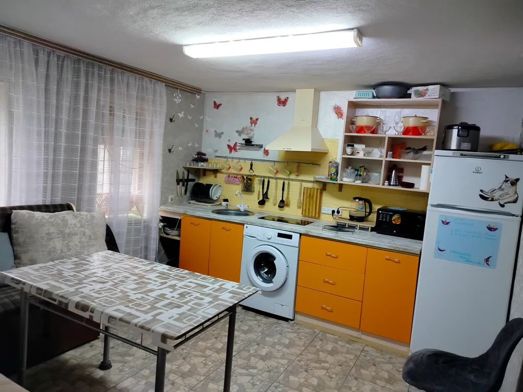 Коттедж Уютный  домик с двориком - центр, огромная парковка, рядом магазины — Динская