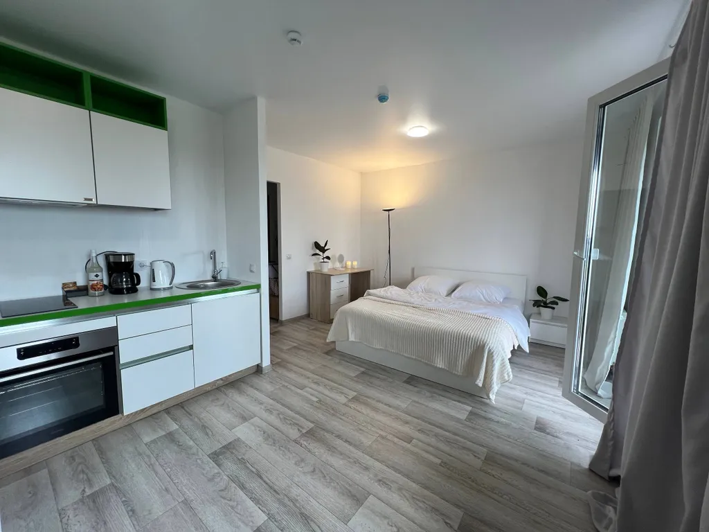 Уютная, светлая квартира-студия с красивым видом в новом доме