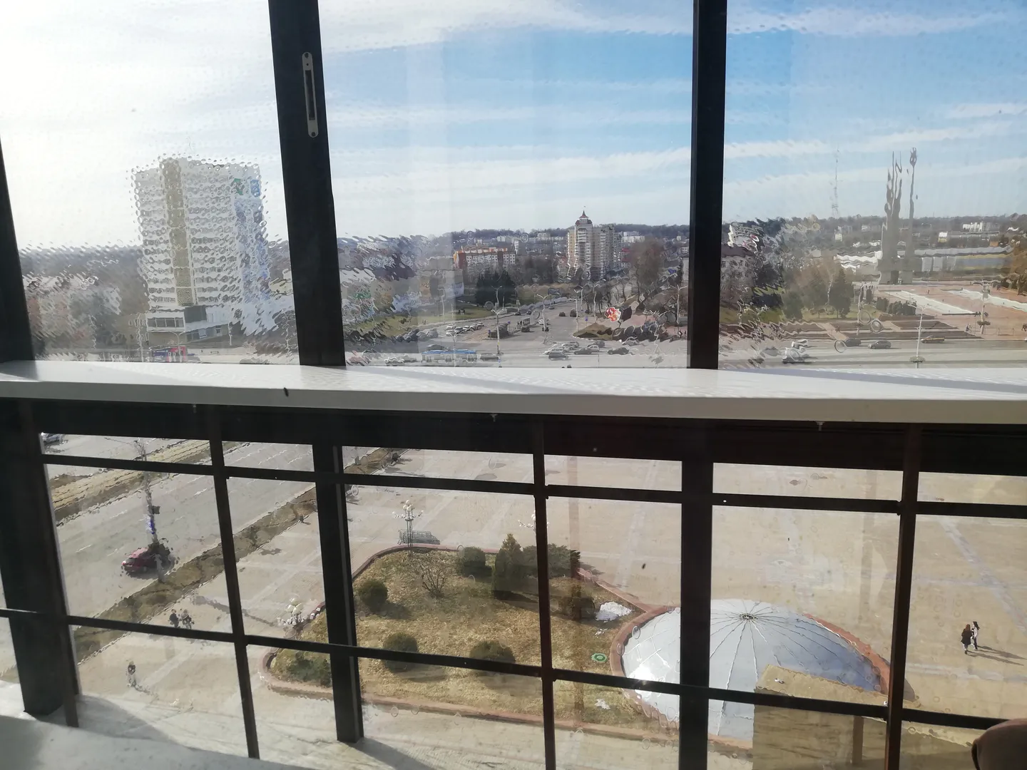 Панорамный вид с лоджии на Площадь Победы, на"Три штыка" 