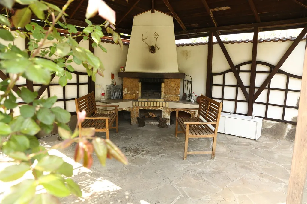 Дом с бассейном у парка Галицкого