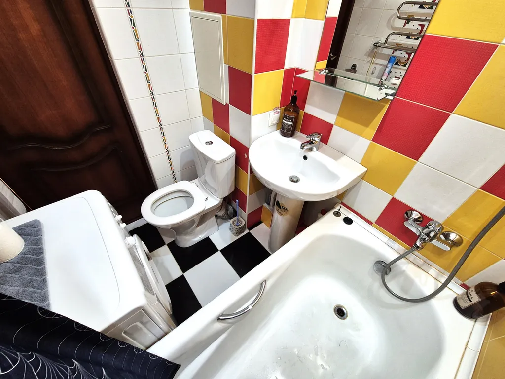 Двухкомнатная хорошая квартира в центре города