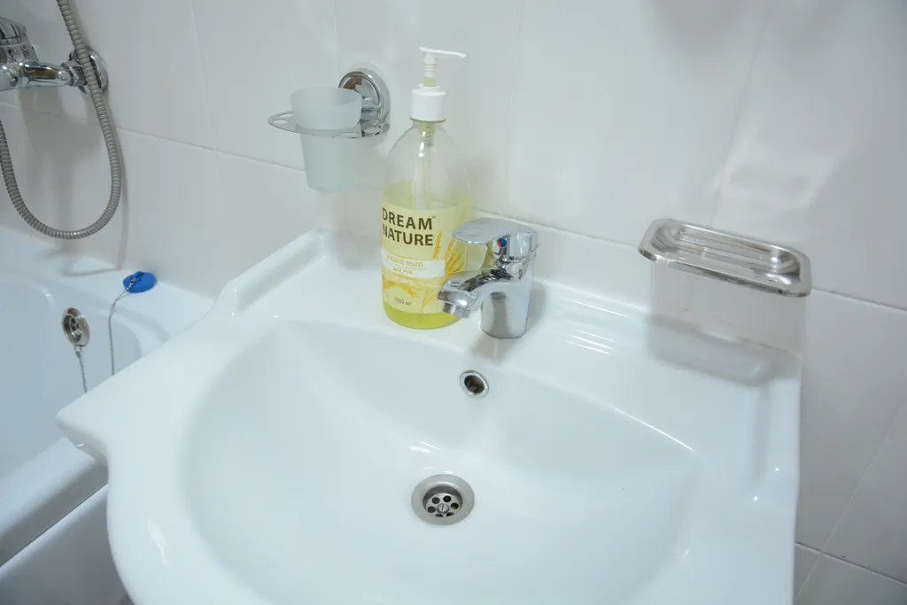 1к между морем и Кипарисовым озером