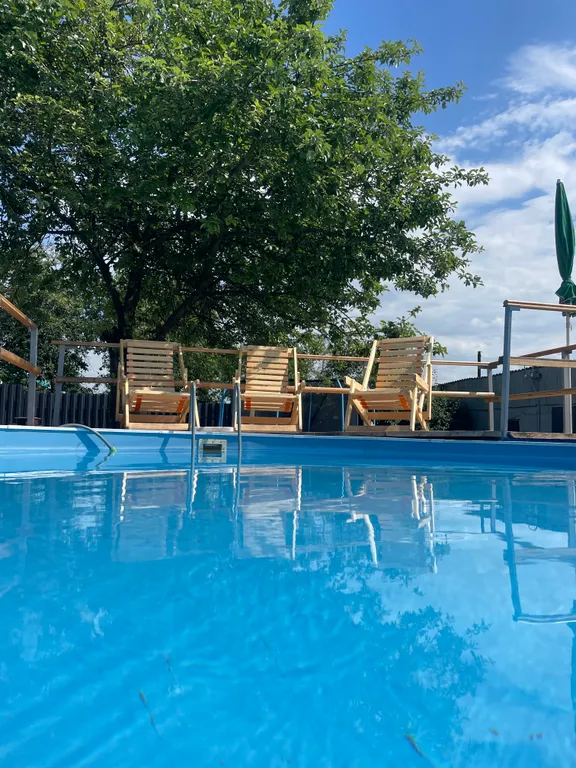 Коттедж с бассейном