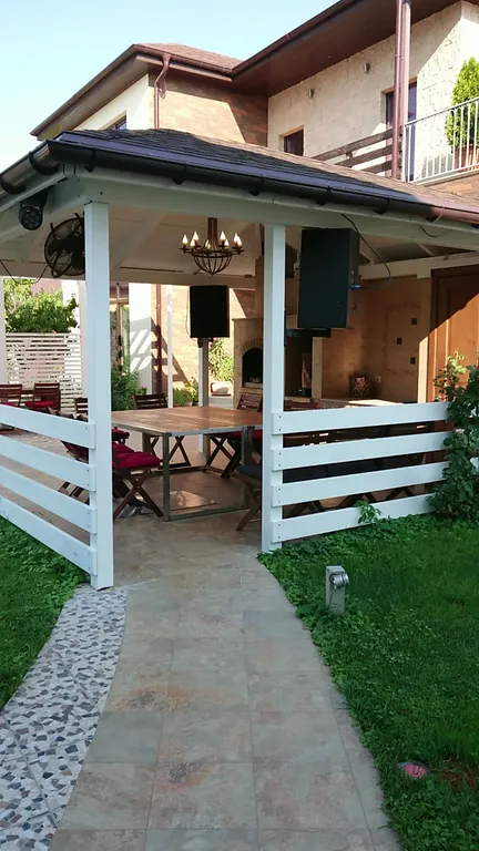 Коттедж с бассейном и хамамом