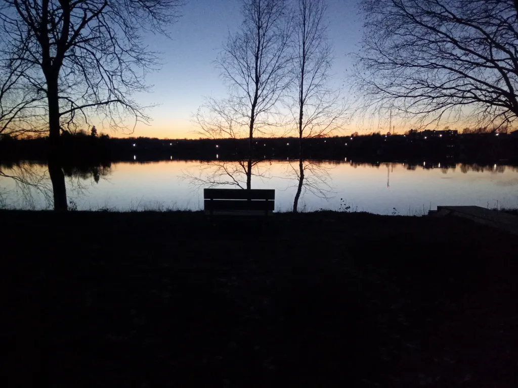 Дом на берегу озера