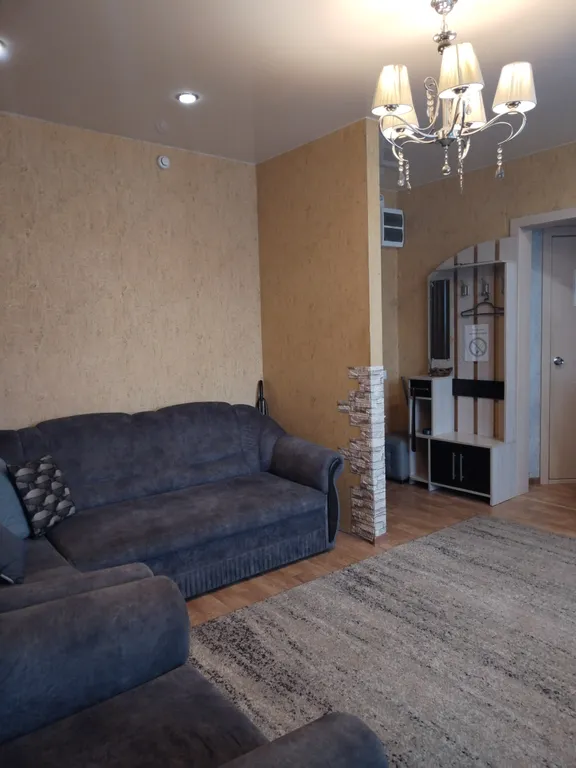 Современная квартира с панорамным балконом у стадиона