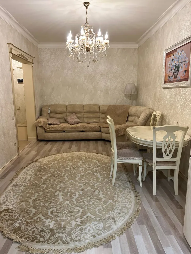 Гостиная, диван раскрывается, два спальных места.