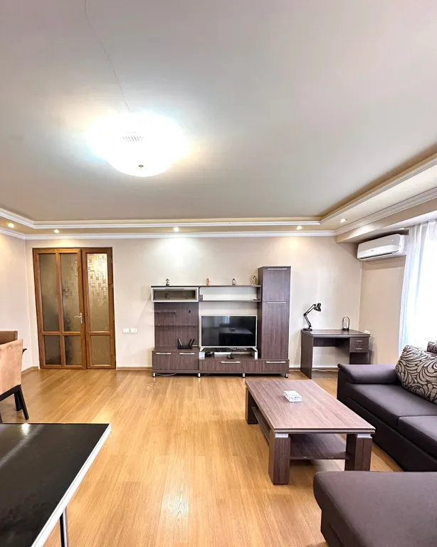 Трёхкомнатная просторная светлая квартира в самом центре города