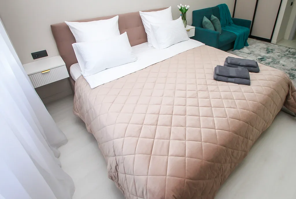 Просторная однокомнатная квартира — аренда посуточно в Сургут