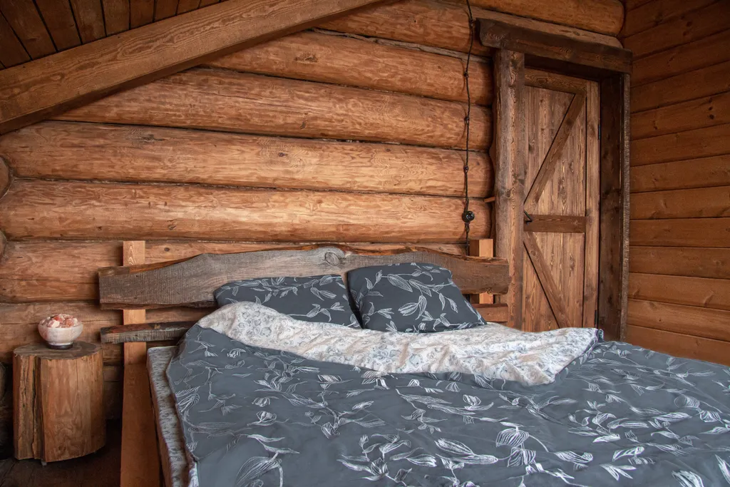 Шале на берегу реки с баней и горячей купелью