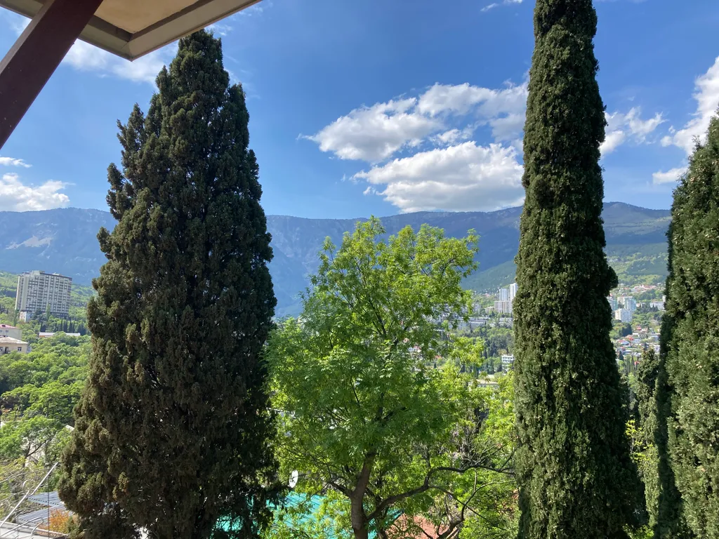 Двухкомнатная квартира с видом на горы