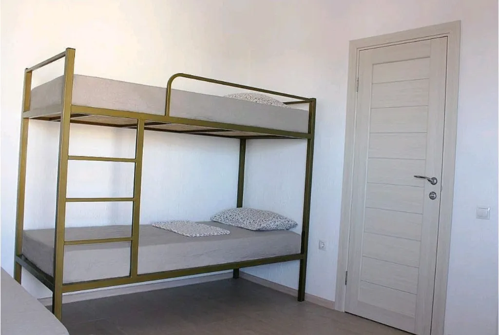 Номер со своим двором и общей кухней