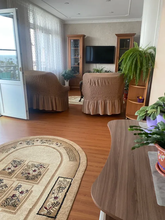 Светлая просторная квартира с балконом и шикарным видом на море — аренда посуточно в Партенит