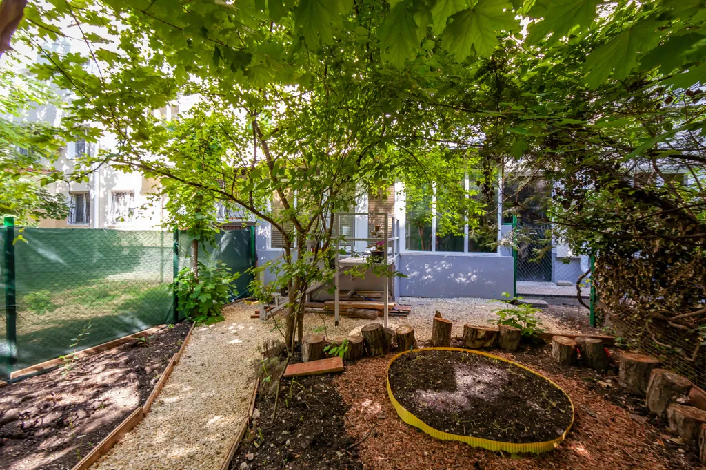 Уютная новая студия с садом на москольце