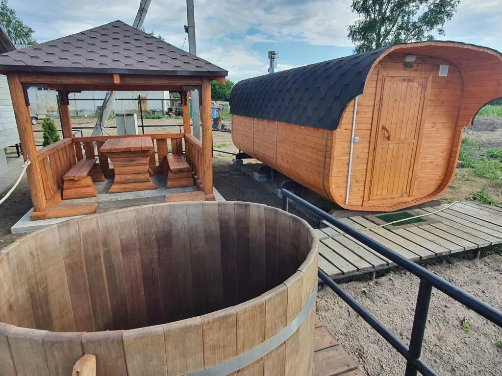 Дом с террасой на берегу реки Кобонка