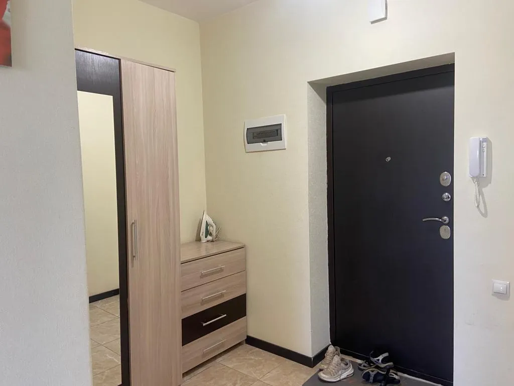 Студия с красивым видом из окна