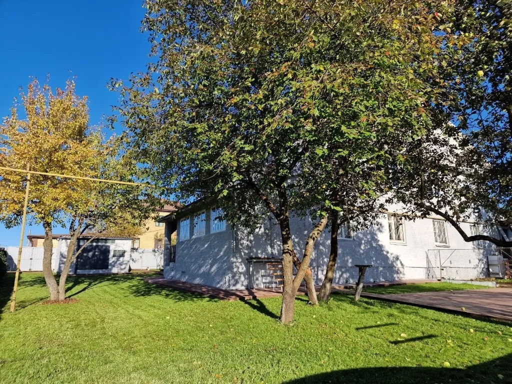 Коттедж с бассейном