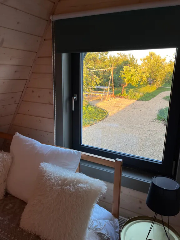 Уютный афрейм с горячей купелью на берегу реки Дон