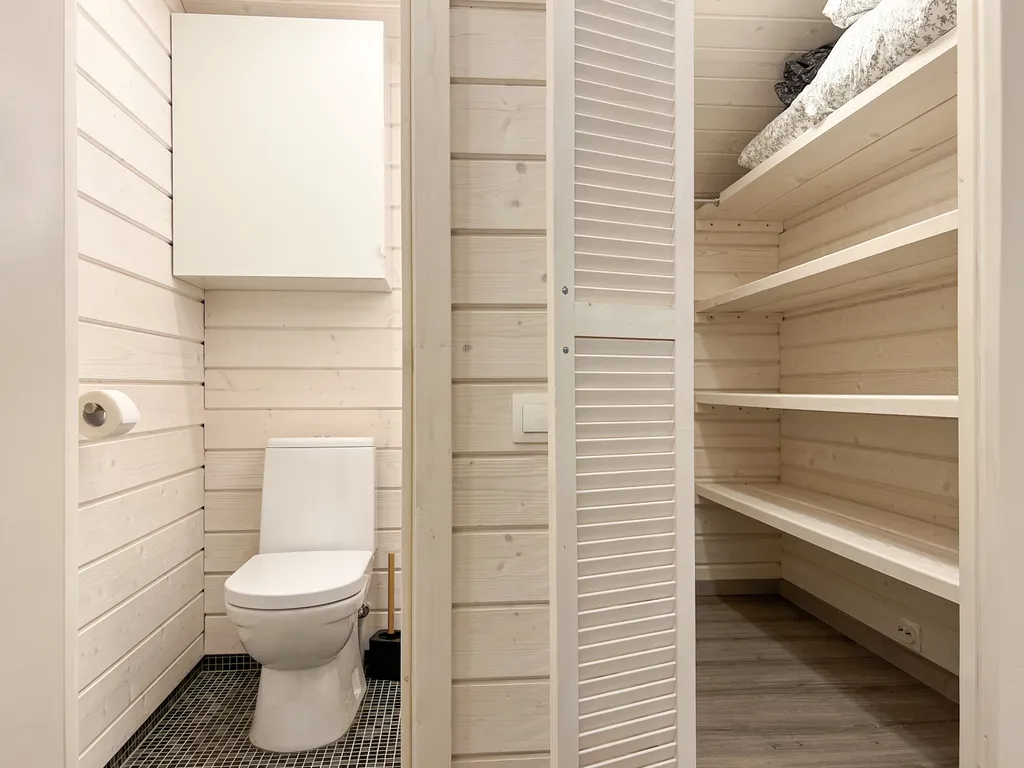 Коттедж Стильный двухэтажный дом на озере — Стеклянный