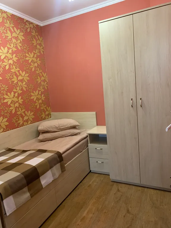 Апартаменты в центре города, с видом на церковь и парк.