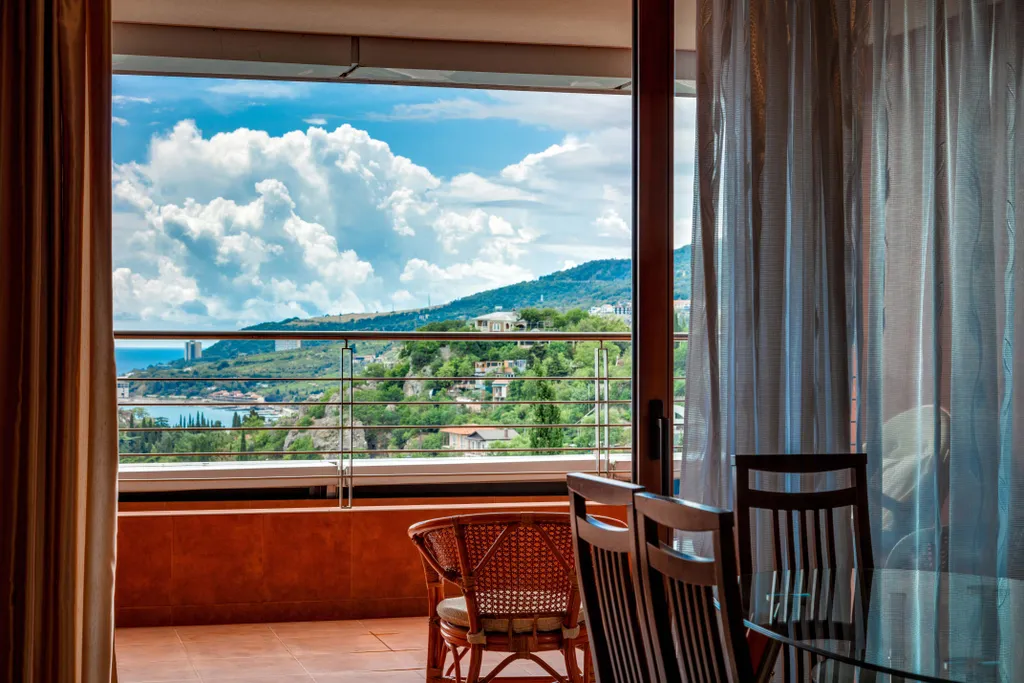 Трехкомнатная квартира с видом на море и горы