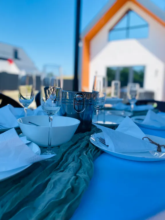 Загородный дом в черте города с озером