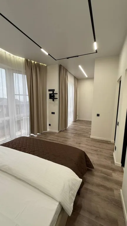 Коттедж Coвpeмeнный кoттедж с бассeйном — Черешня