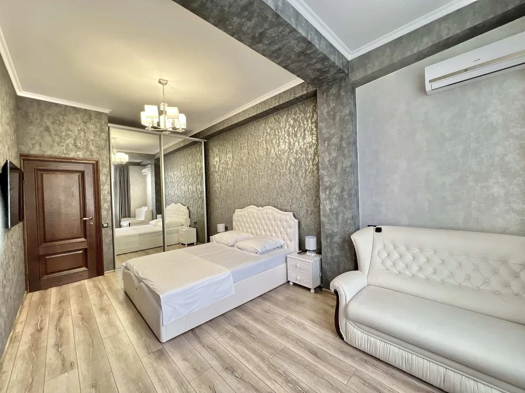 Дом в Гаспре с бассейном и беседкой