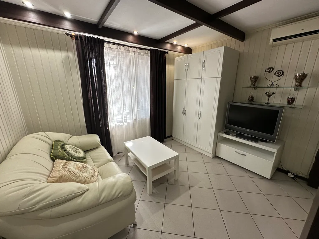 Коттедж Уютный коттедж с садом в центре Сочи — Сочи