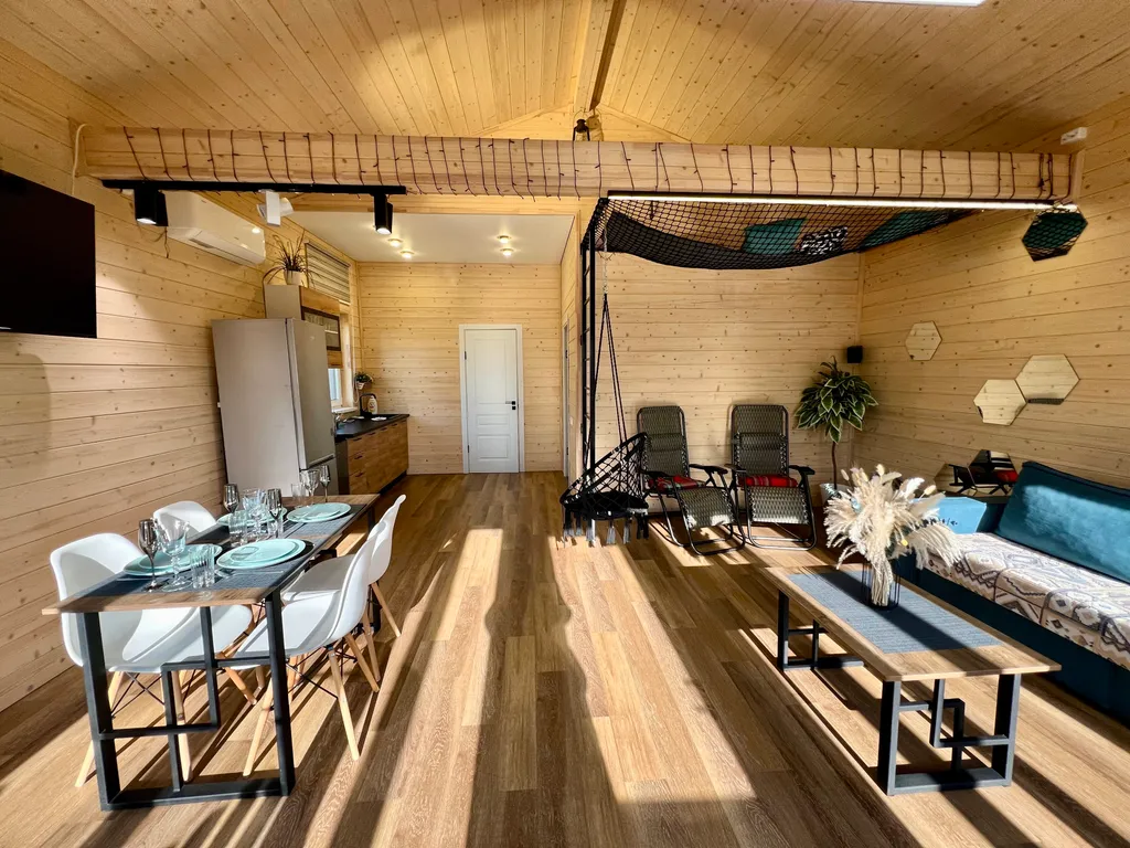 Стильный барн в соснах