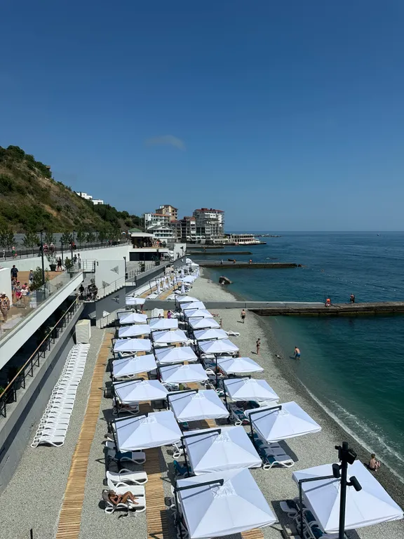 Светлый апартамент с видом на море