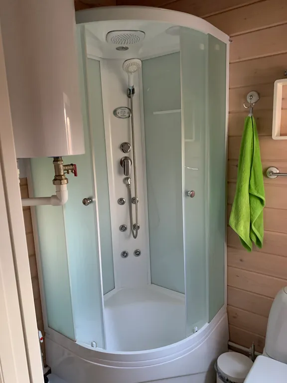 Уютный дом на пруду в черте города