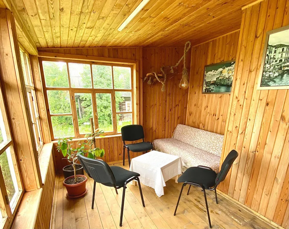 Уютный деревенский дом в сердце города