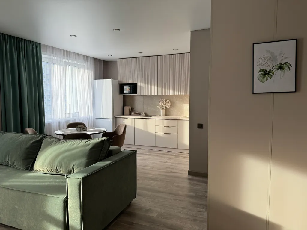 Новая квартира с дизайнерским ремонтом на берегу реки в жк белые росы