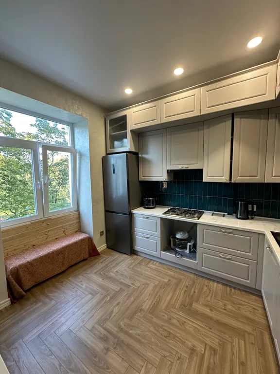 Уютная новая квартира с высокими потолками и потрясающими закатами